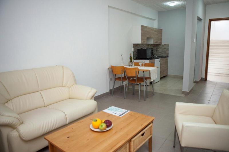 Alecos Hotel Apartments Paphos Szoba fotó