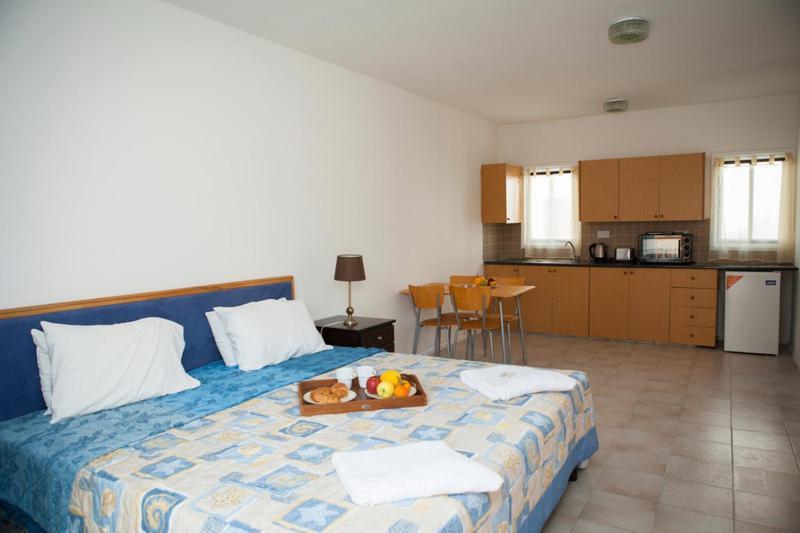 Alecos Hotel Apartments Paphos Szoba fotó
